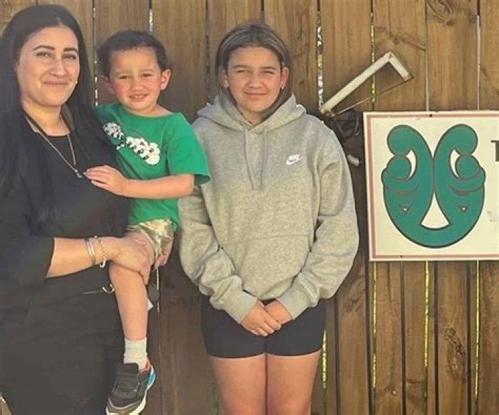Can an older sibling sign off on a tattoo?