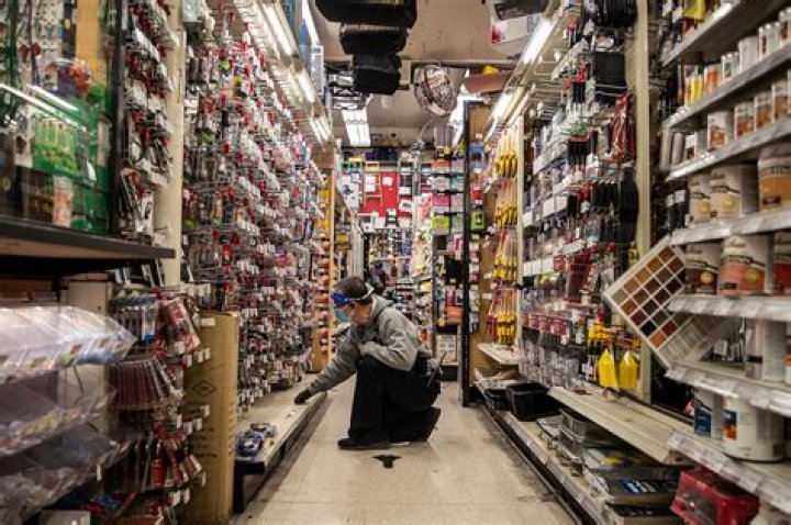 How big is the average hardware store?