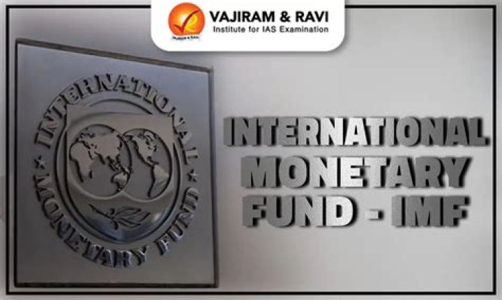 How does the International Monetary Fund IMF compare with the World Bank quizlet?