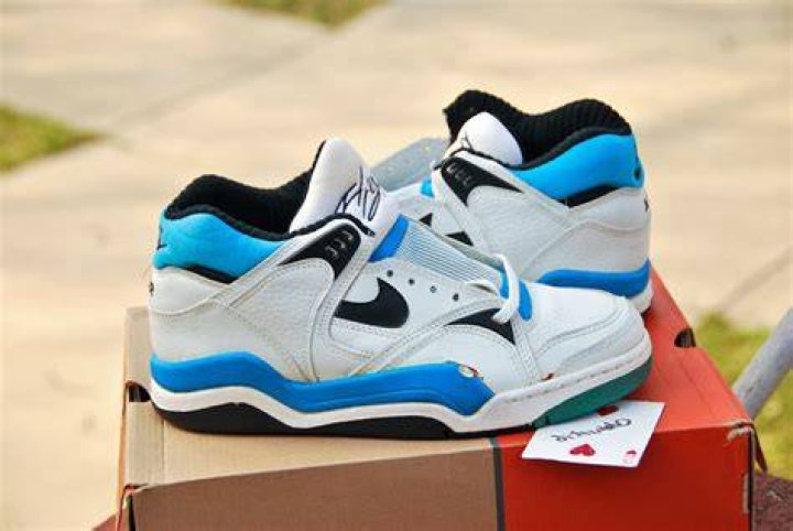 How many days does Nike deliver?