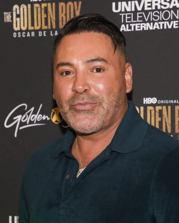 What businesses does Oscar De La Hoya have?