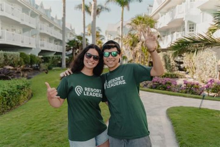 What do Mexican resort workers get paid?