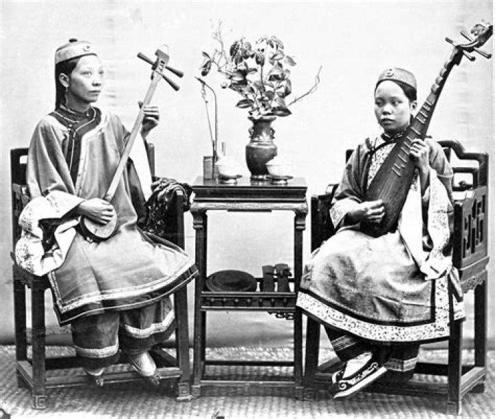 What does traditional Chinese music sound like?