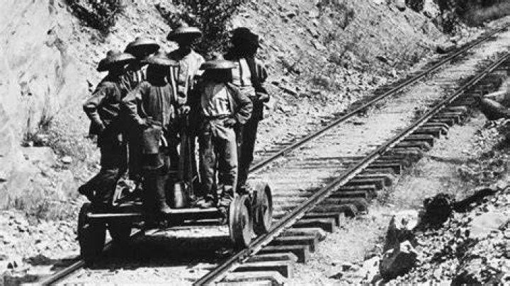 What was the relationship between the government and the railroads?