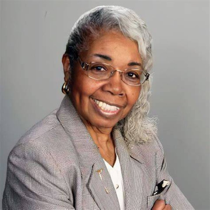Where does Valerie Thomas live now?