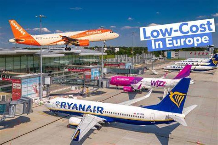 Which are the two main low cost airlines in the UK?