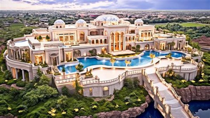 Who has the biggest house in the world?
